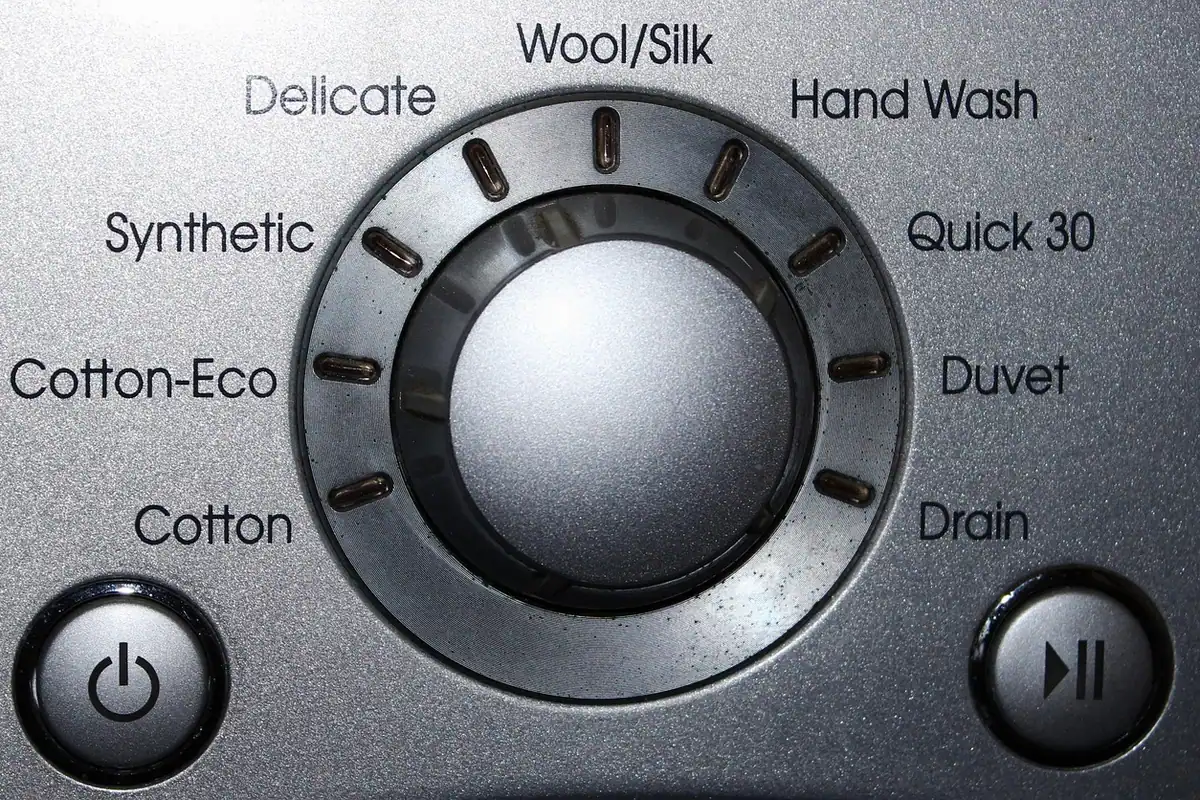 Selector cu programe de spălare pentru lână, bumbac și rufe delicate